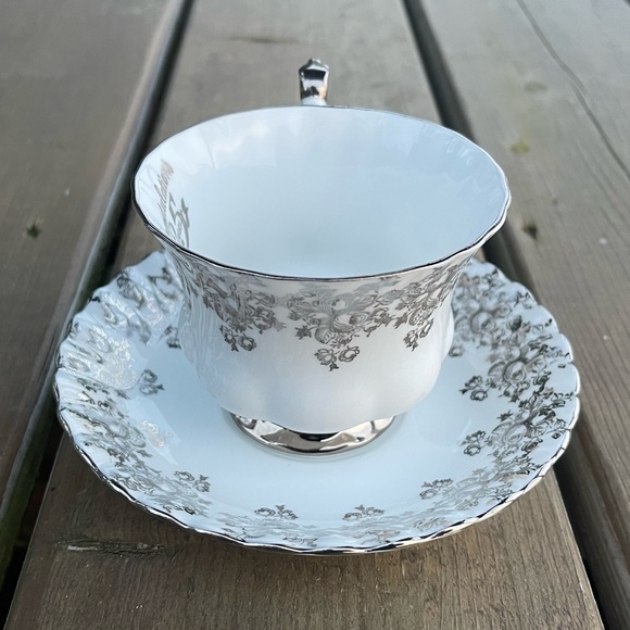 Royal Albert 25th Anniversary Series Bone China Cup and Saucer Set - Picture 9 of 14